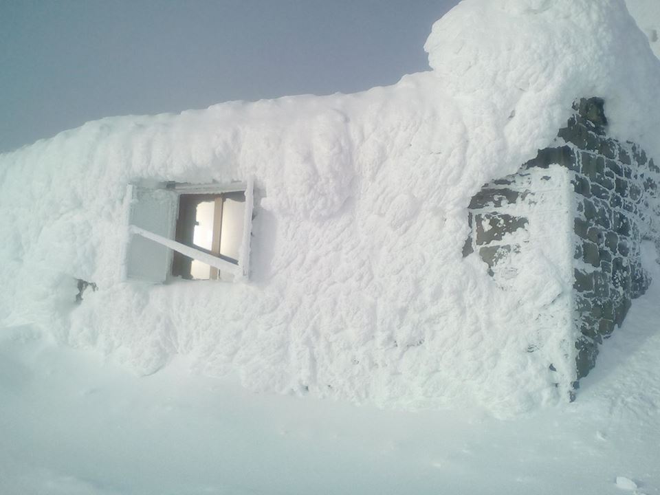 Карпаты замело снегом. Фото: Обсерватория на горе Поп Иван Черногорский, 20 января