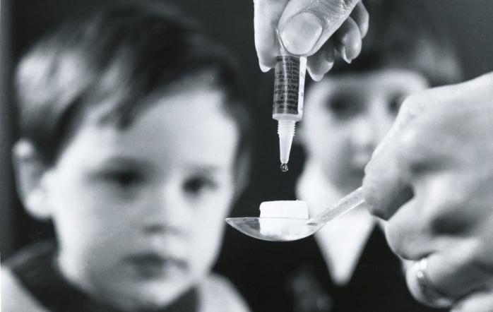 Масова вакцинація проти поліомієліту — три тури без правил