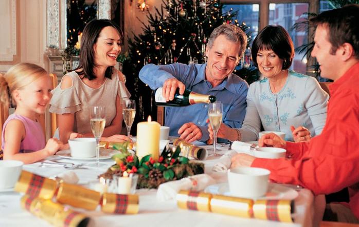 Семейные застолья: как пережить праздники без конфликтов с родственниками