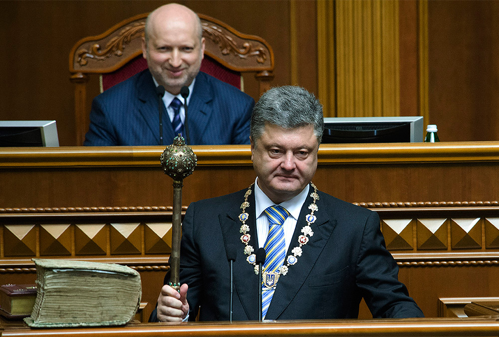 Ані Петро Порошенко, ані Олександр Турчинов не мають права накладати санкції. Фото: соцмережі