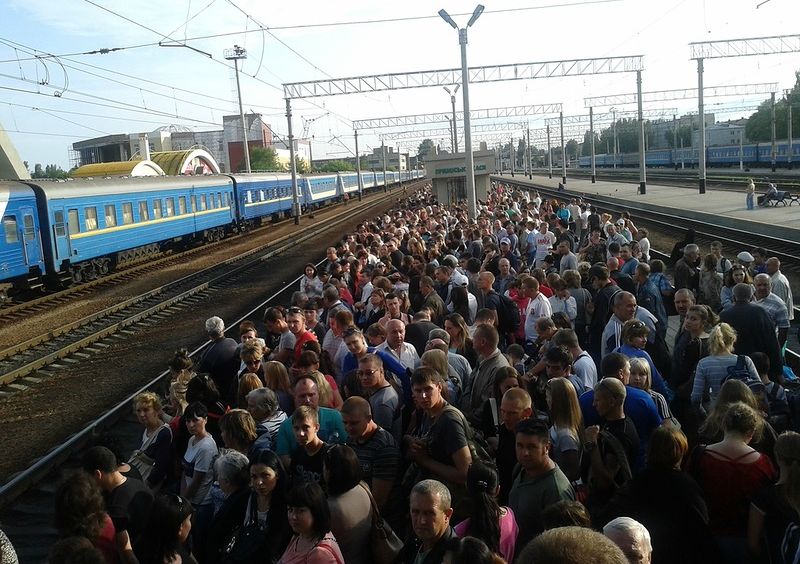 Люди покидают Луганск, 2014 год