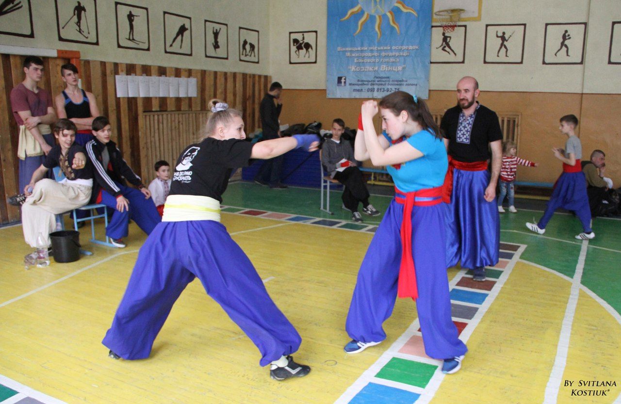 Дівчата все частіше долучаються до занять традиційним козацьким бойовим мистецтвом