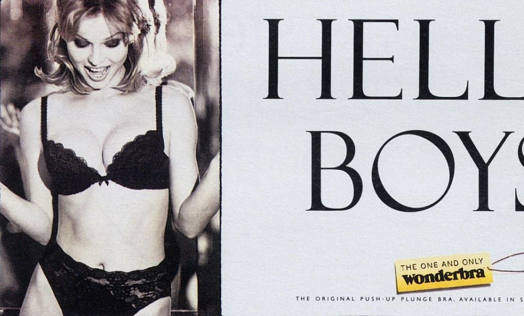 Мода на большую грудь прошла: звезда рекламы «Hello boys» уступила дорогу девушкам с мальчишеской фигурой