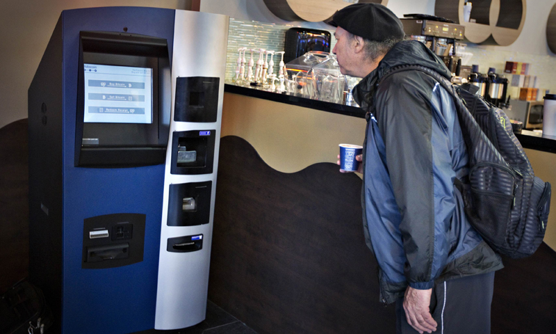 Перший біткоін-банкомат було встановлено в канадському Ванкувері 29 жовтня 2013 року
