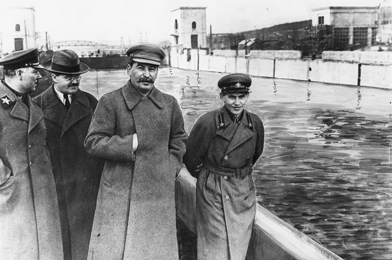 Слева направо: Климент Ворошилов, Вячеслав Молотов, Иосиф Сталин, Николай Ежов. Фото: www.russianlook.com