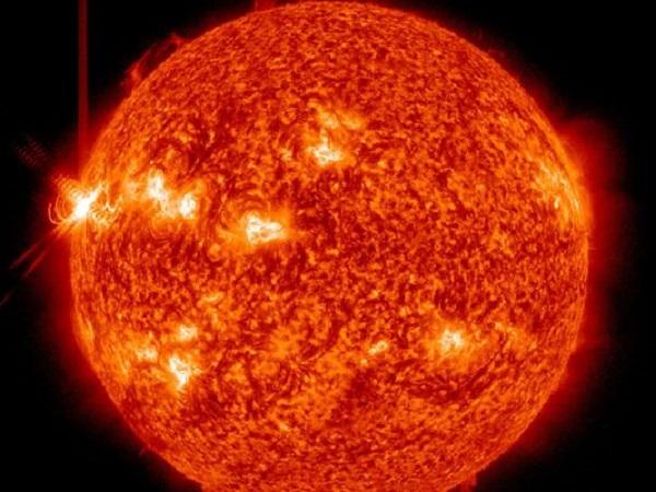 Вспышка на Солнце 14 мая 2013 г. (NASASolar Dynamics Observatory). Фото: HO, AFP/Getty Images