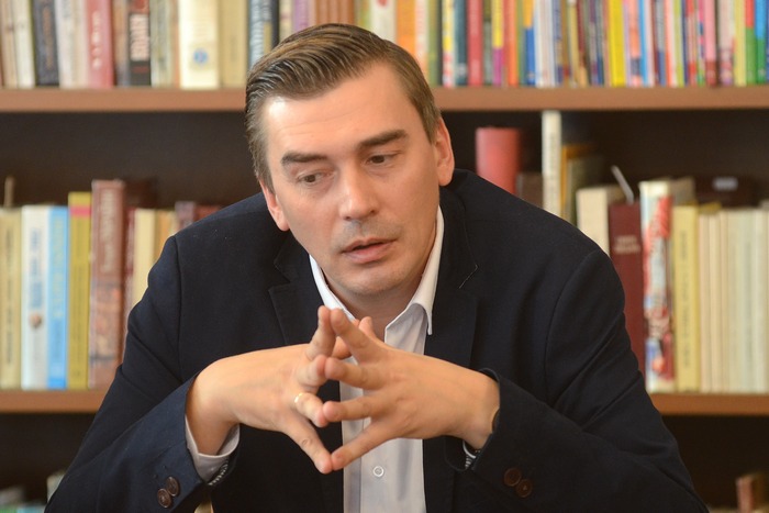 Дмитрий Добродомов, внефракционный депутат