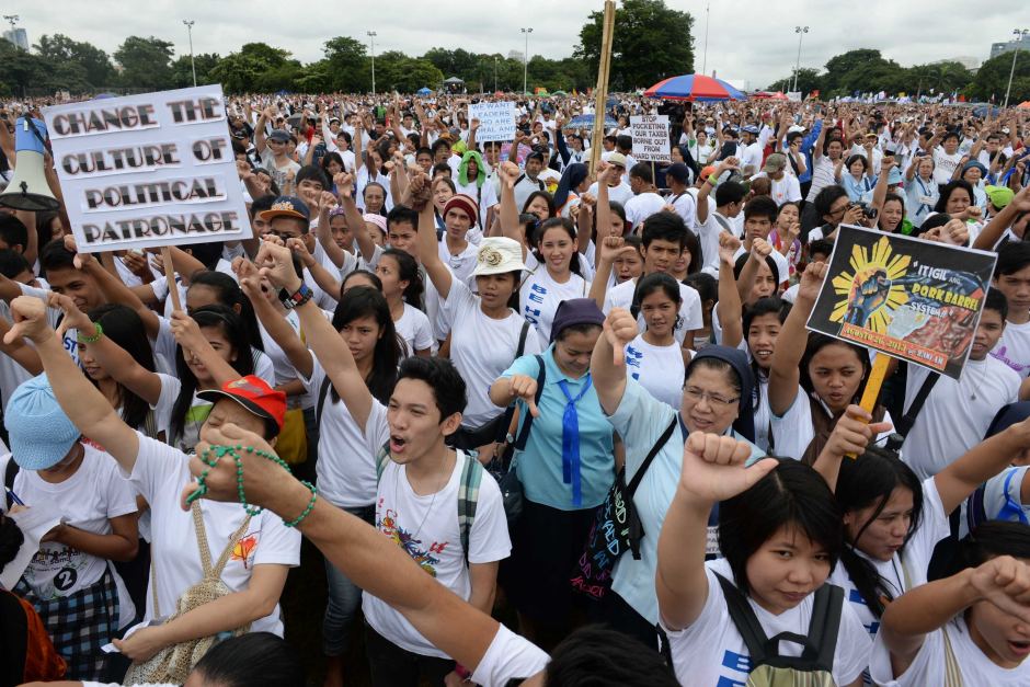 Філіппінці протестують проти корупції в політиці. Серпень 2013. Фото: AFP / Ted Aljibe