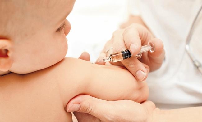 Ученые определили возраст для первой прививки в жизни ребенка