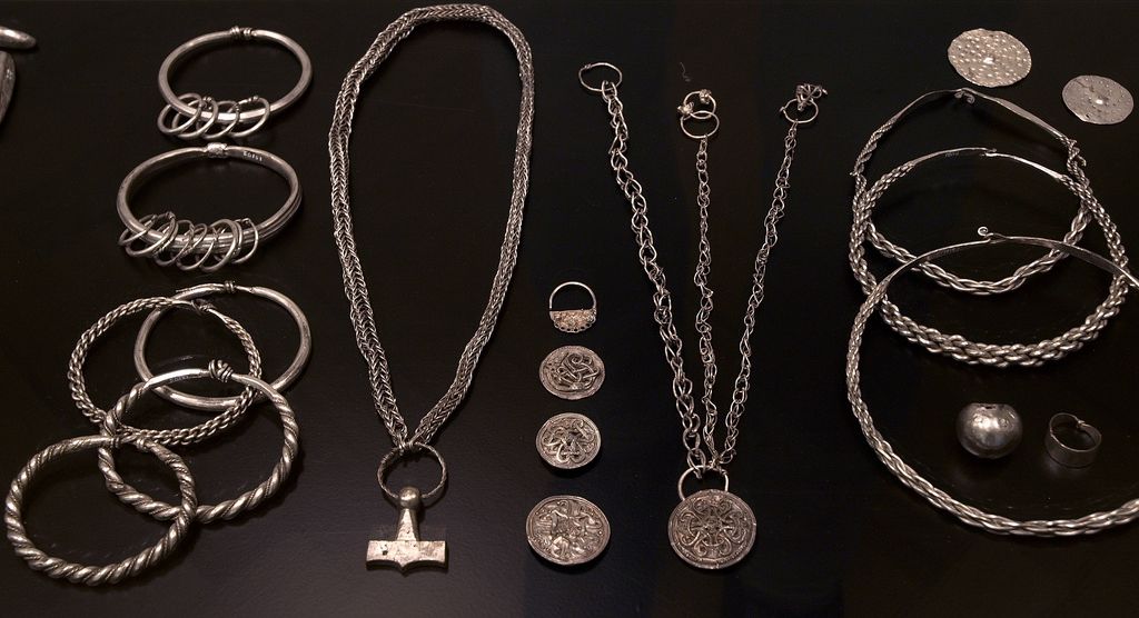 Серебряные украшения эпохи викингов. Фото: mararie / Flickr