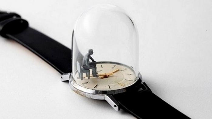Житлові субсидії. Фото: скульптура-годинник Dominic Wilcox / Культурология