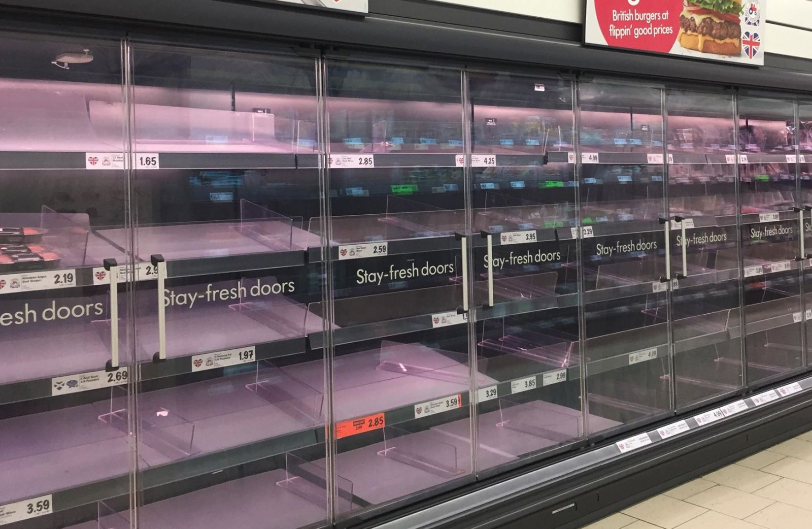 Пустые полки супермаркетов в США во время пандемии коронавируса