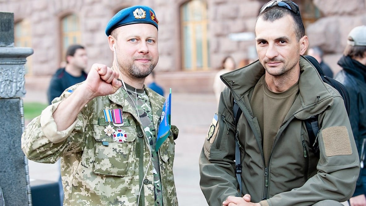 Андрій Шишук, позивний «Сєвєр» (ліворуч). Фото: Facebook