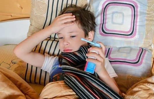 Заболеть COVID-19: как лечиться дома и когда стоит беспокоиться