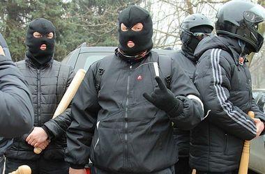 Одесса: десятки «сторонников люстрации» жестко требовали от суда нужного решения по делу