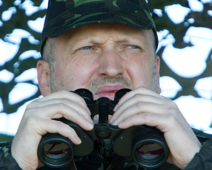 Турчинов поручил СНБО изучить возможность введения военного положения в Донбассе