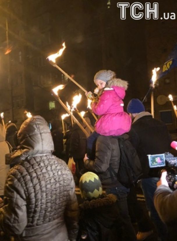 Факельное шествие в Киеве. Фото: Украинские новости