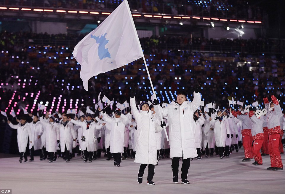 Фото: Объединенная команда Северной и Южной Кореи вышла под одним флагом