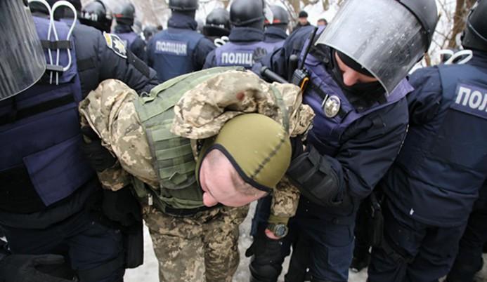 Задержание активистов около Соломенского суда. Фото: "РБК-Украина"