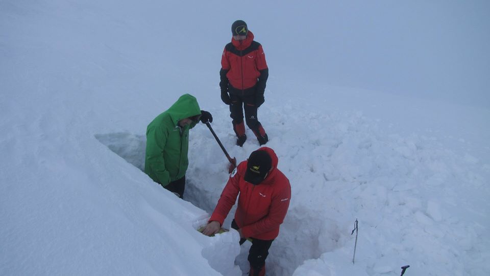 Фото: Уровень снега на горе Поп Иван Черногорский