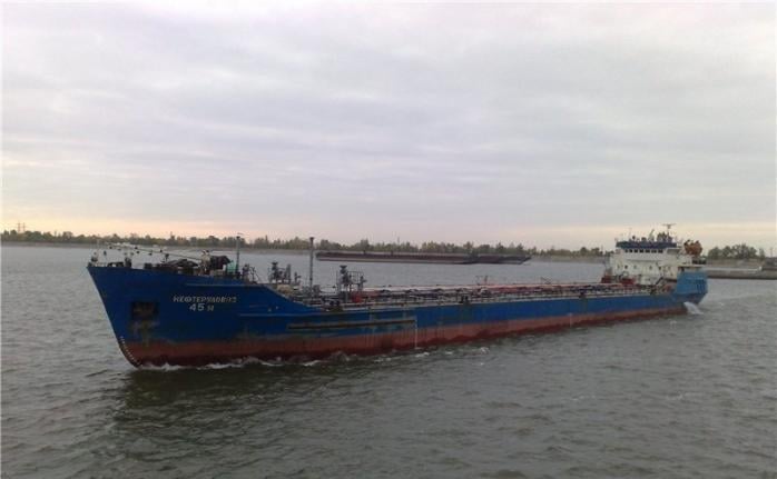 Украинский сухогруз поставлял руду в Крым: проведены обыски, суд разрешил арест судна