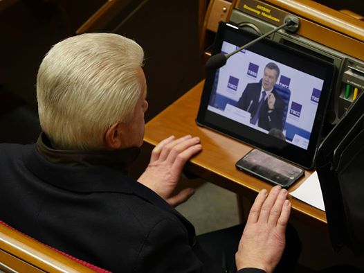 Фото: У Раді Литвин слухає Януковича