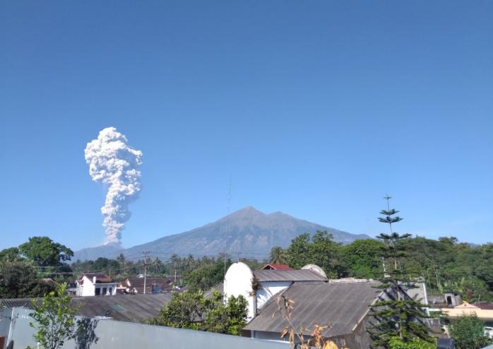 Виверження вулкану. Фото: Twitter