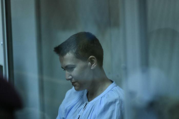 Надія Савченко у залі суду, фото - Страна
