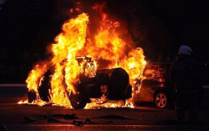 Поджог машины. Фото: Сибдепо