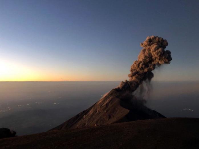 Вулкан Фуэрго. Фото: Twitter