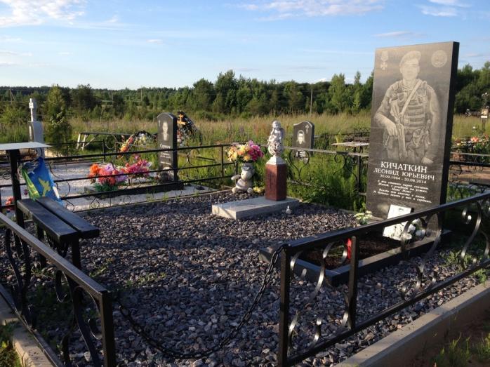 На ранее безымянных могилах установили памятники, фото: «Новая газета»