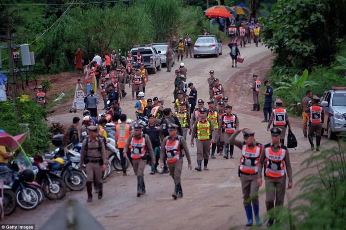 У Таїланді стартував другий етап місії порятунку: дайвери спробують вивезти з печер ще чотирьох дітей (ФОТО, ВІДЕО)