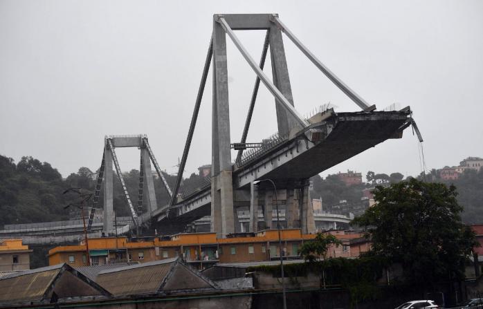 Обвал моста в Генуе. Фото: Twitter