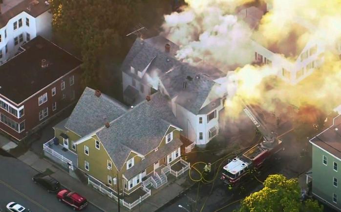 Пожежі поблизу Бостона. Фото: Bloomberg у Twitter