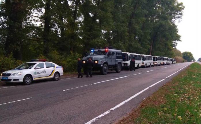 Киевские полицейские отправляются на Черниговщину, фото: Отдел коммуникации полиции Киева