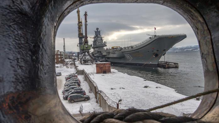 «Адмірал Кузнєцов» перебуває на ремонті в Мурманську, фото: «Газета.ру»