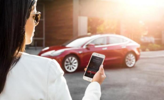 Tesla планує розширити функції дистанційного керування, фото: NY Daily News