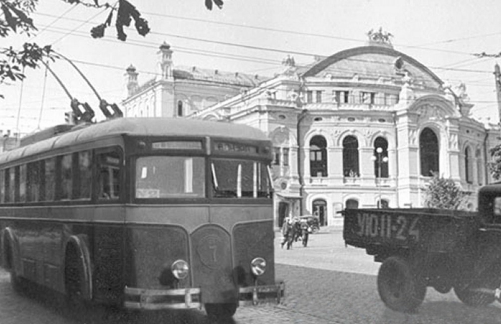 Перший київський тролейбус. Фото: Вікіпедія
