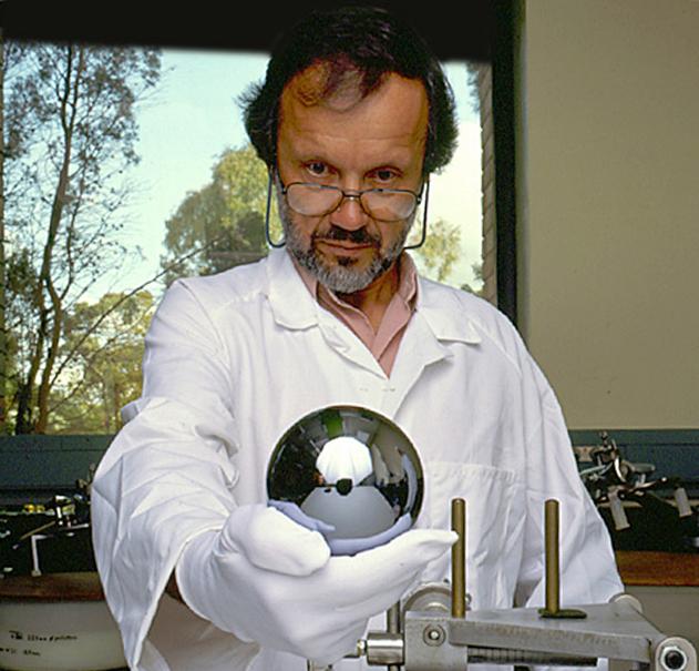 Куля кремнію-28 вагою 1 кг, фото: «Вікіпедія»