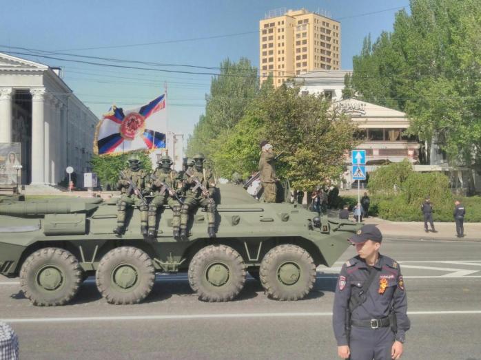 Военная техника на улицах оккупированного Донецка во время парада в 2018 году, фото - Twitter