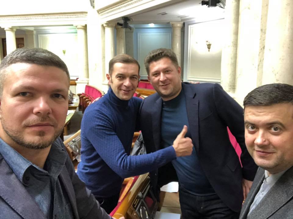 Депутаты, кооторые пришли в пятницу в Раду, фото - Фейсбук Л.Емця