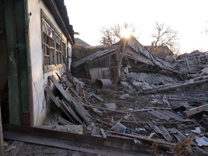 Разрушение в Южном. Фото: пресс-центр штаба ООС в Facebook