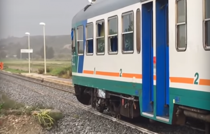 Поезд после торнадо, фото: YouTube