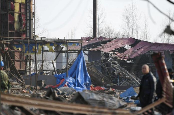 Разрушенный взрывом дом в городее Ляоюань, фото - Reuters