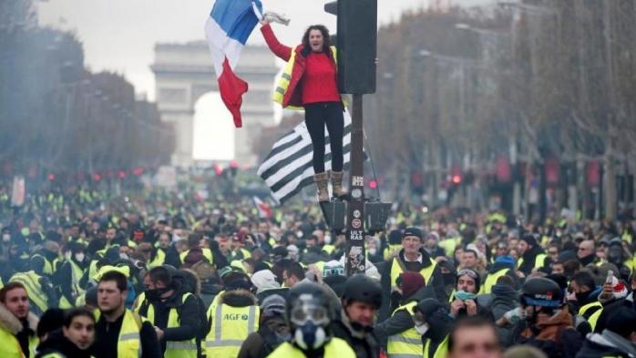 Протести у Франції. Фото: Twitter