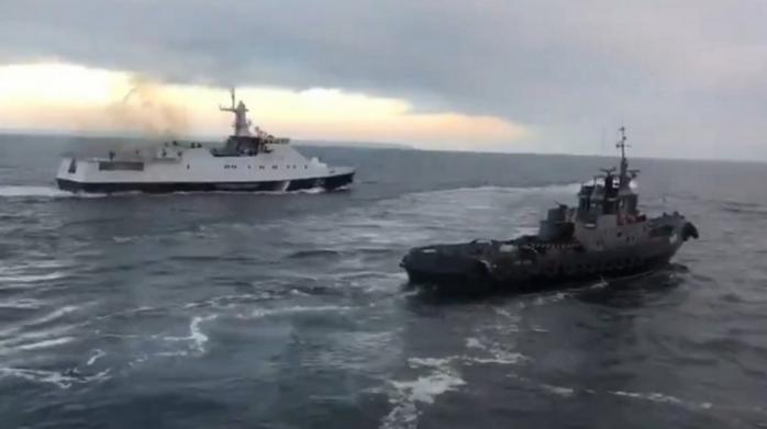 Атака Росії на українські кораблі в Азовському морі. Фото: скрін із відео