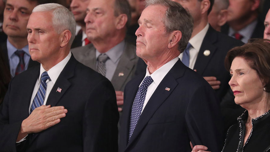 Джордж Вокер Буш на похоронах своего отца, фото - AP