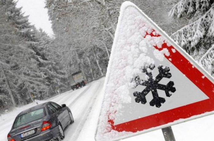 Через сніг і ожеледицю біля Львова сталася ДТП із сімома постраждалими. Фото: From-ua.com