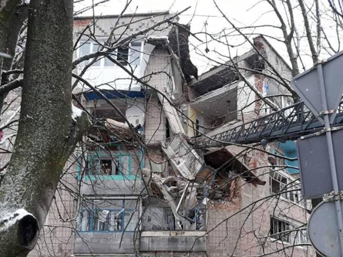 Зруйнований будинок у Фастові. Фото: Департамент охорони здоров'я Київської ОДА