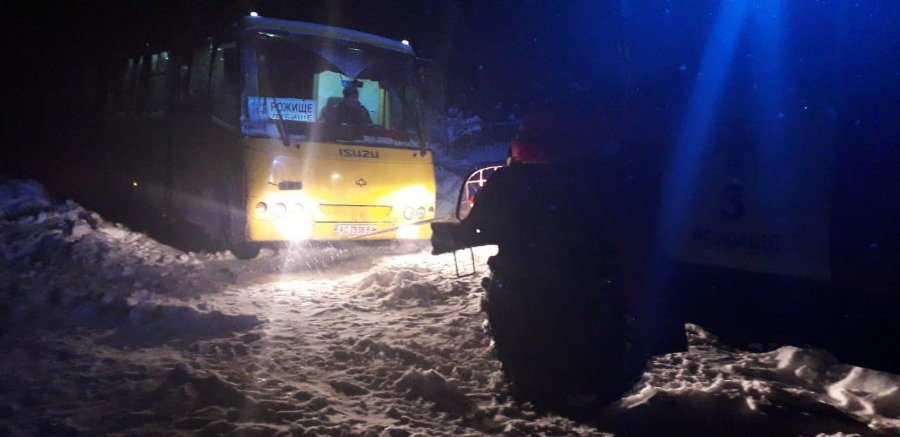 Снежный коллапс на дорогах, фото — ГСЧС